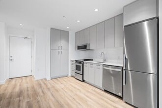 8031-8031 Williams Rd in Richmond, BC - Building Photo - Building Photo