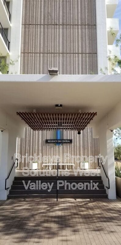 2323 N Central Ave in Phoenix, AZ - Foto de edificio - Building Photo