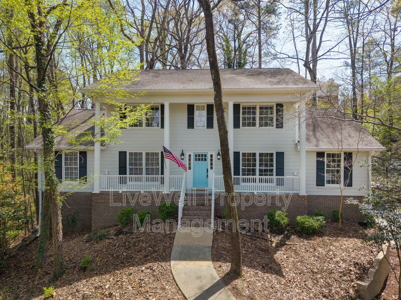 2105 Arrow Leaf Dr in Birmingham, AL - Foto de edificio