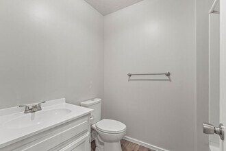 2435 N Homewood Ave in Springfield, MO - Foto de edificio - Building Photo
