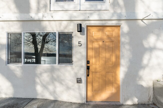 3013 W Lakeside Dr, Unit 5 in Moses Lake, WA - Building Photo - Building Photo