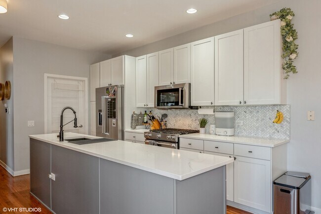 912 W Chicago Ave in Chicago, IL - Building Photo - Building Photo