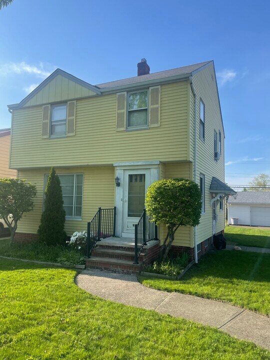 9331 Plymouth Ave in Garfield Heights, OH - Building Photo