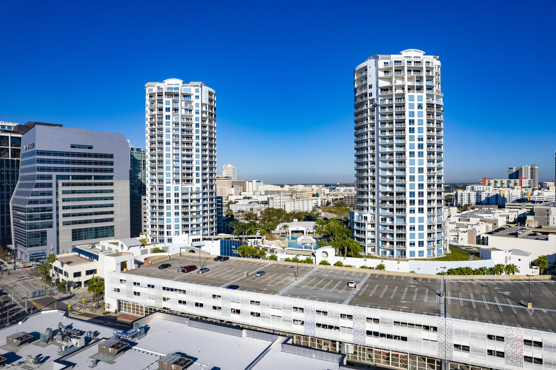 Towers of Channelside in Tampa, FL - Building Photo