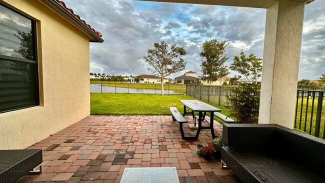 5570 Quiet Lake Pl in Westlake, FL - Building Photo - Building Photo