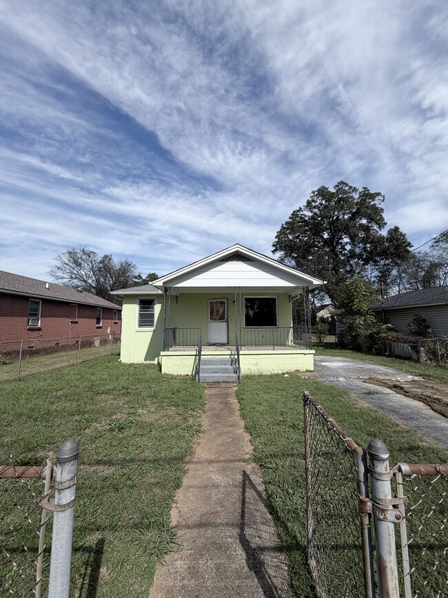 property at 1215 E 35th Street Pl