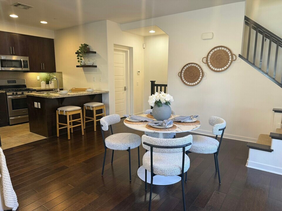 2071 Lynx Way in San Marcos, CA - Building Photo