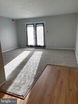 130 Kenwood Dr in Sicklerville, NJ - Building Photo