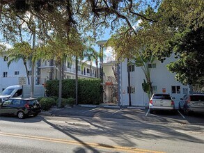 3200 Mary St in Miami, FL - Building Photo - Building Photo