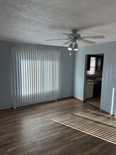 Immaculate Updated 2 Bedroom with 1 Bath in Rockford, IL - Building Photo - Building Photo