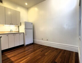 501 Bartlett St-Unit -Apartment 503 in San Francisco, CA - Building Photo - Building Photo