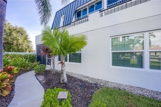 4200 Belair Ln in Naples, FL - Building Photo - Building Photo