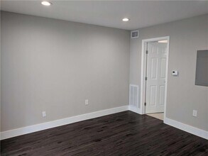935 La Posada Dr in Austin, TX - Foto de edificio - Building Photo