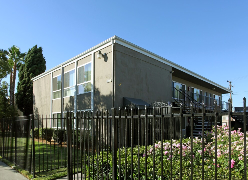 915 S Citron St in Anaheim, CA - Building Photo