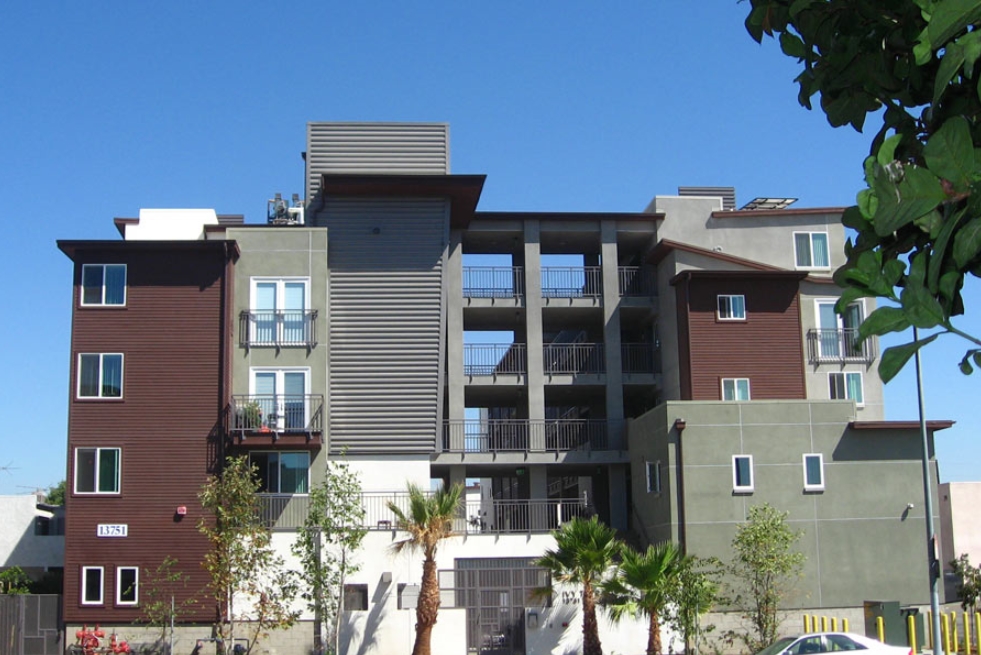 Ivy Terrace in Van Nuys, CA - Building Photo