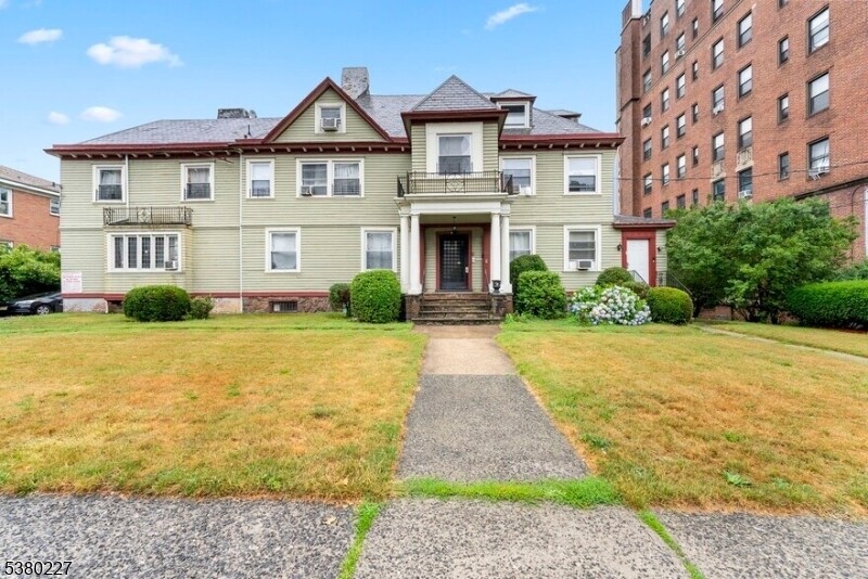379 Mt Prospect Ave in Newark, NJ - Building Photo