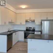 200 Stamson St in Kitchener, ON - Building Photo - Building Photo