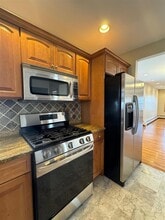 14 Melville Rd, Unit 2 in Somerville, MA - Foto de edificio - Building Photo