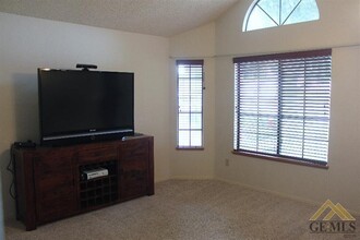 3500 Raven Oak Ct in Bakersfield, CA - Building Photo - Building Photo