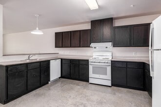 Vineyards at Iowa in Iowa, LA - Building Photo - Interior Photo