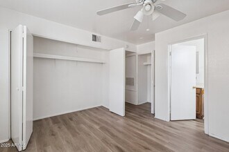 2525 E Willetta St in Phoenix, AZ - Foto de edificio - Building Photo