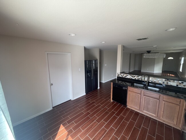 220 Chalk Mountain Dr in Fort Worth, TX - Foto de edificio - Building Photo