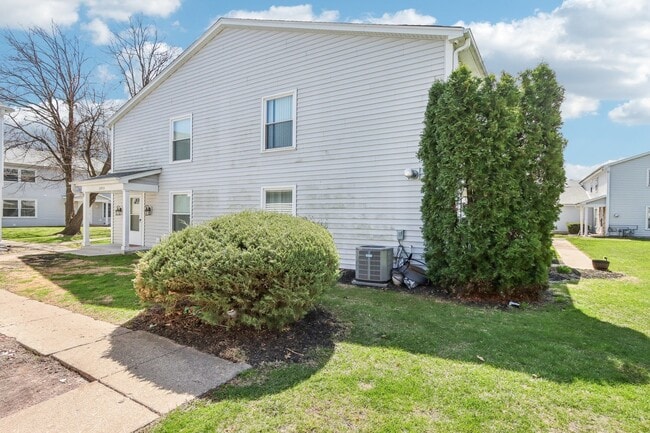 1395 S Glen Cir in Aurora, IL - Building Photo - Building Photo