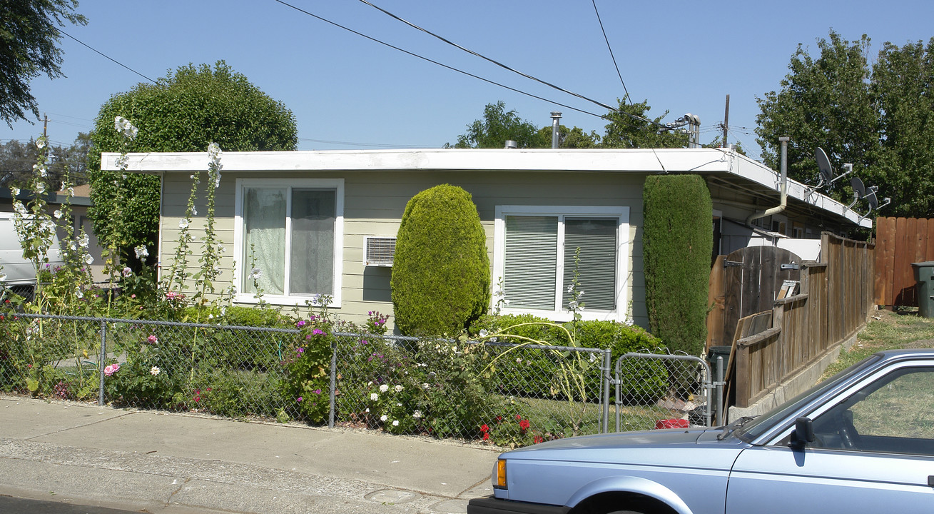 1631-1641 Vincent St in Pittsburg, CA - Building Photo