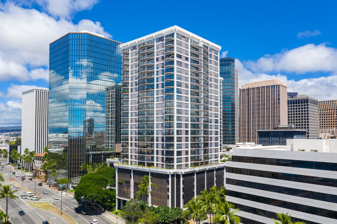 Town Tower in Honolulu, HI - Building Photo