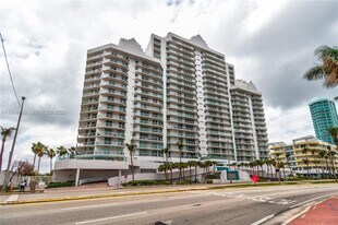 5900 Collins Ave, Unit 1207 in Miami Beach, FL - Building Photo