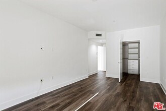 11811 Darlington Ave in Los Angeles, CA - Building Photo - Building Photo