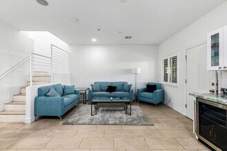 1718 W Colter St, Unit 115 in Phoenix, AZ - Foto de edificio - Building Photo