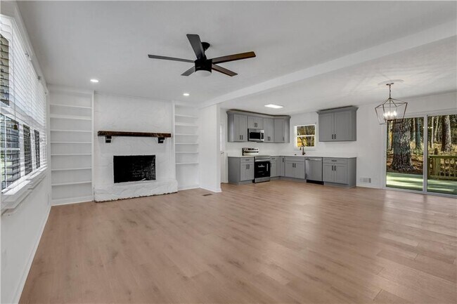 2928 Dover Dr NW in Duluth, GA - Foto de edificio - Building Photo