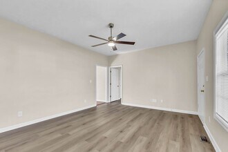 1006 Bobcat Dr in Clarksville, TN - Foto de edificio - Building Photo