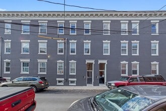 47 Brackett St, Unit 2 in Boston, MA - Building Photo - Building Photo