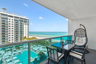 2301 COLLINS Ave in Miami Beach, FL - Building Photo - Building Photo