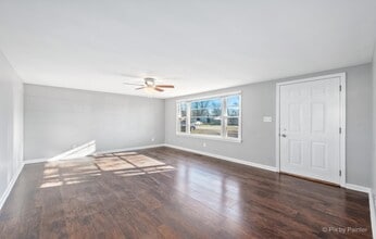 19346 John Kirkham Dr in Romeoville, IL - Building Photo - Building Photo