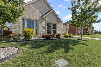2711 La Jolla Blvd in Grand Prairie, TX - Building Photo - Building Photo