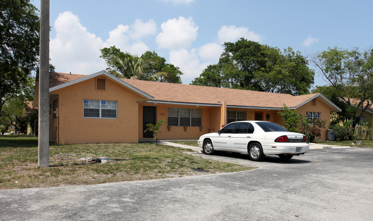 Golden Acres in Pompano Beach, FL - Building Photo