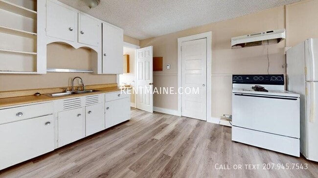 172 College Ave, Unit 6 in Waterville, ME - Foto de edificio - Building Photo