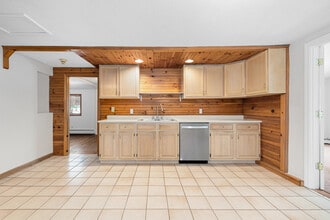 122 Wood St, Unit 122 Wood St in Coventry, RI - Foto de edificio - Building Photo