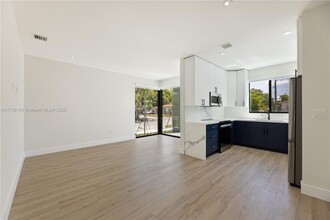 6852 NW 4th Ave in Miami, FL - Building Photo - Building Photo