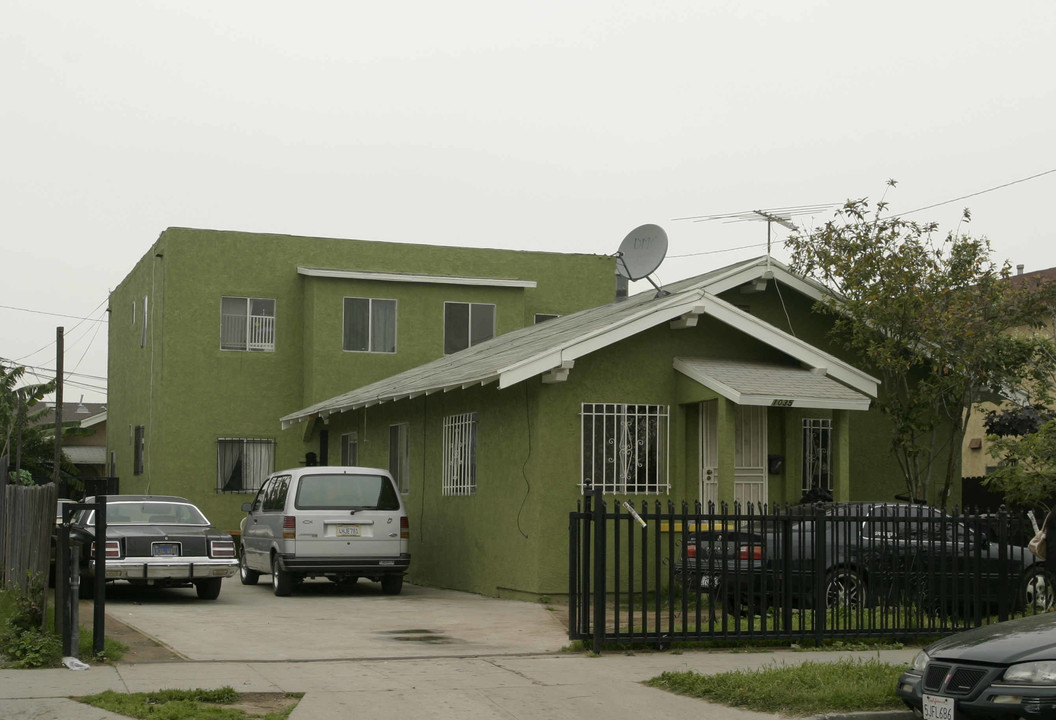 1035-1035 1/2 Orange Ave in Long Beach, CA - Foto de edificio