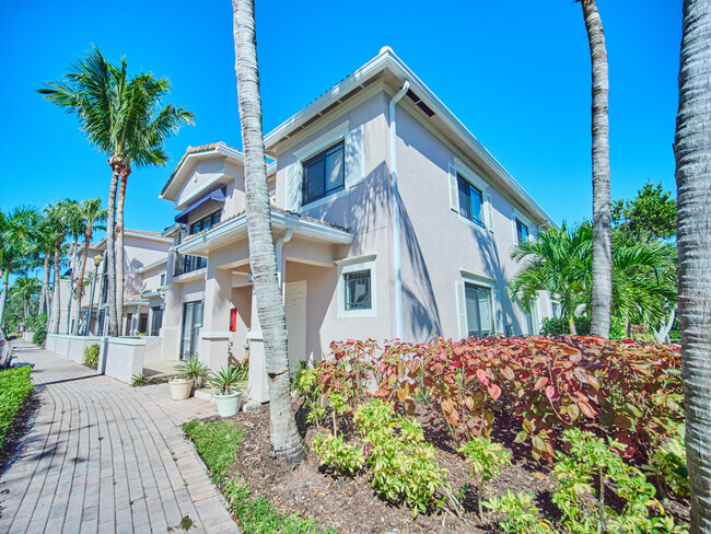 2802 Sarento Pl in Palm Beach Gardens, FL - Foto de edificio - Building Photo