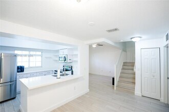 350 NW 19th Terrace in Miami, FL - Building Photo - Building Photo