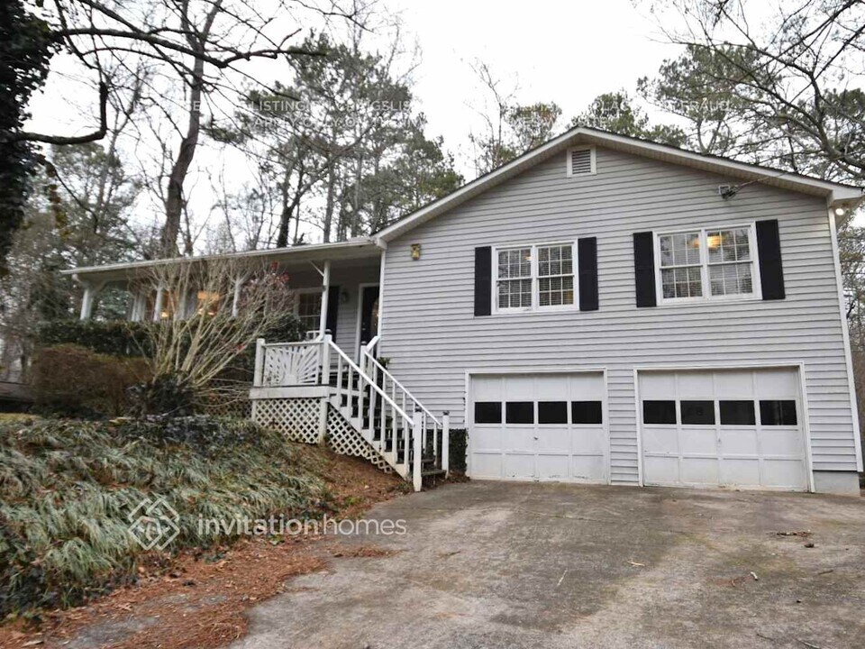 434 Julie Anne Way in Woodstock, GA - Foto de edificio
