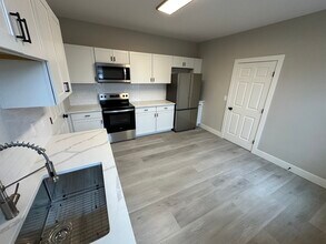 2513 Shanmoor Ave, Unit 3 in Norwood, OH - Foto de edificio - Building Photo
