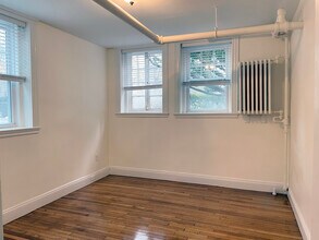 15 Thatcher St, Unit B in Brookline, MA - Building Photo - Building Photo