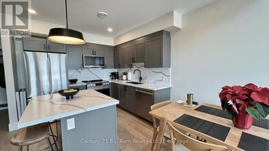 11 Tree Tops Ln in Huntsville, ON - Building Photo - Building Photo