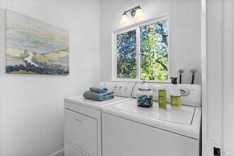 84 E Crescent Dr in San Rafael, CA - Building Photo - Building Photo
